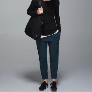 Lululemon Alberta Lake Jet Crop Size 8